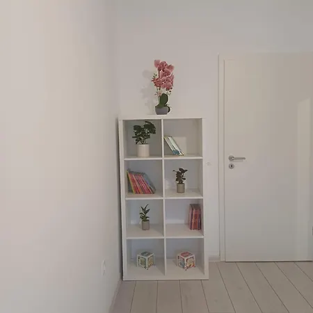 Ariel - Balcony & Free Parking Apartment