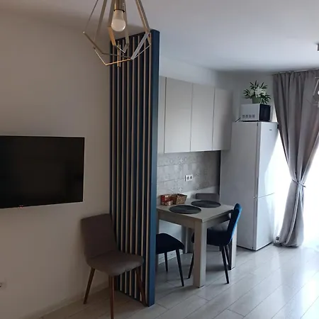 Ariel - Balcony & Free Parking Apartment *